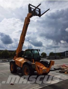 JCB 540-140 مناولات متداخلة