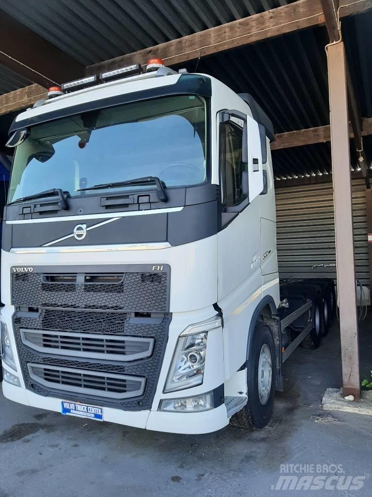 Volvo FH 13 شاحنات بمقصورة وهيكل