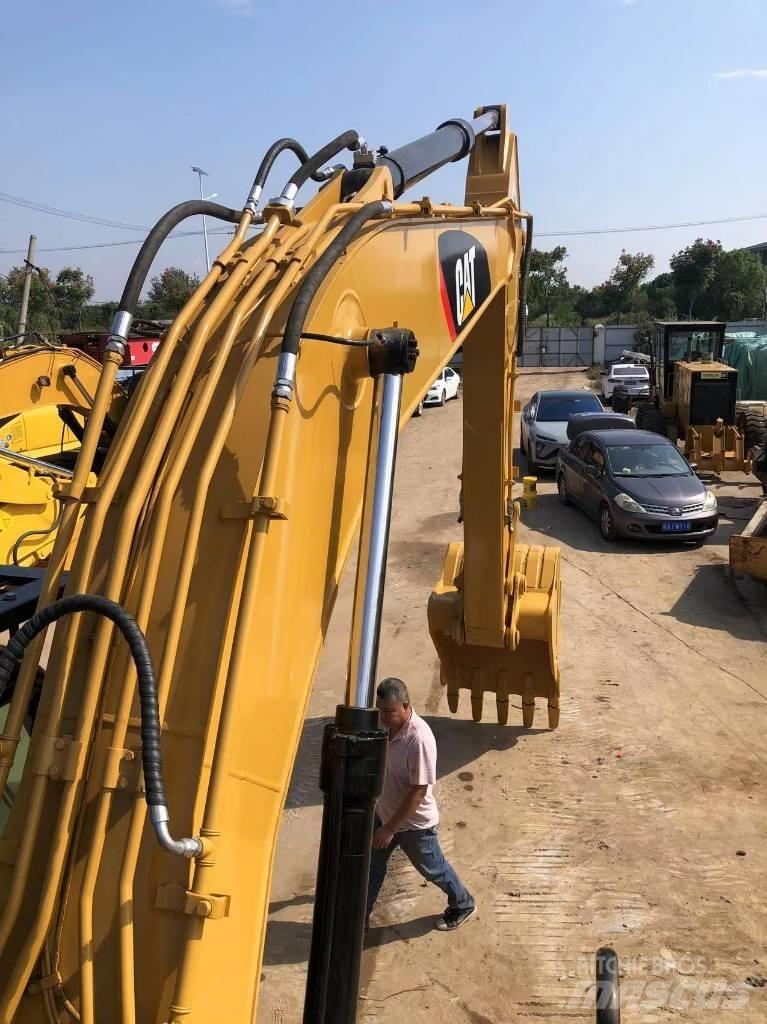 CAT 320 D حفارات زحافة