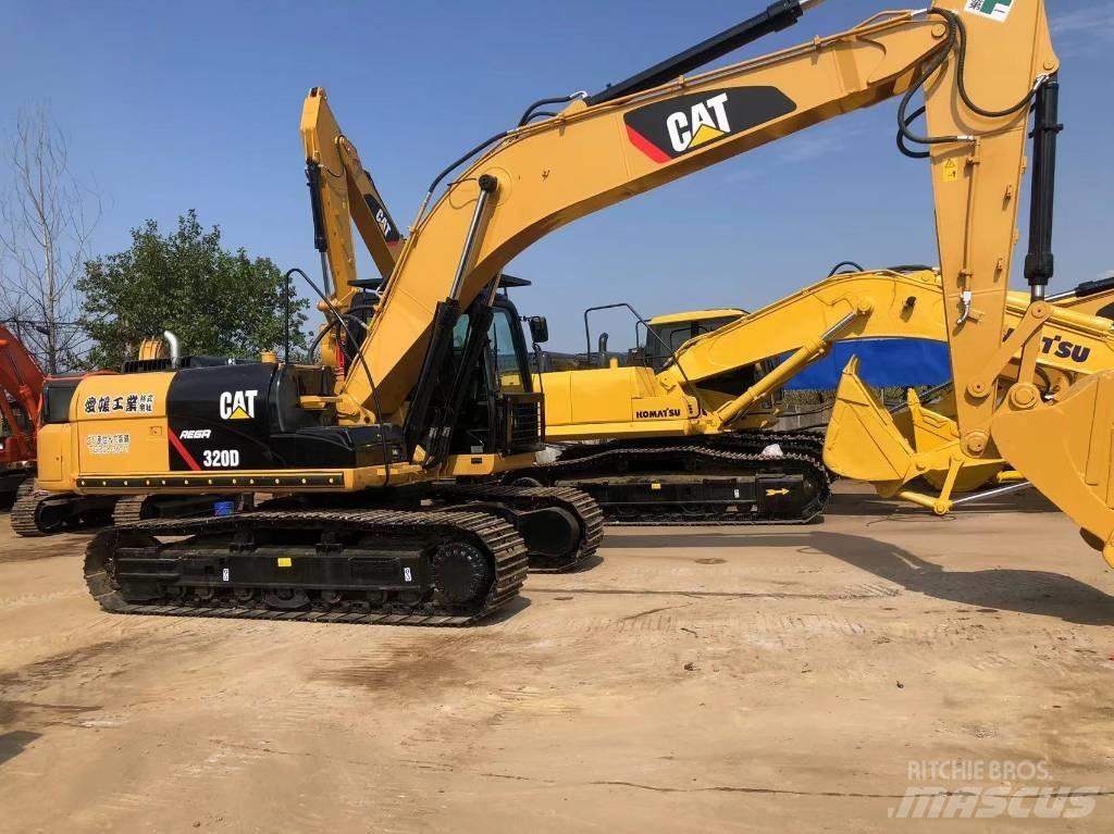 CAT 320 D حفارات زحافة
