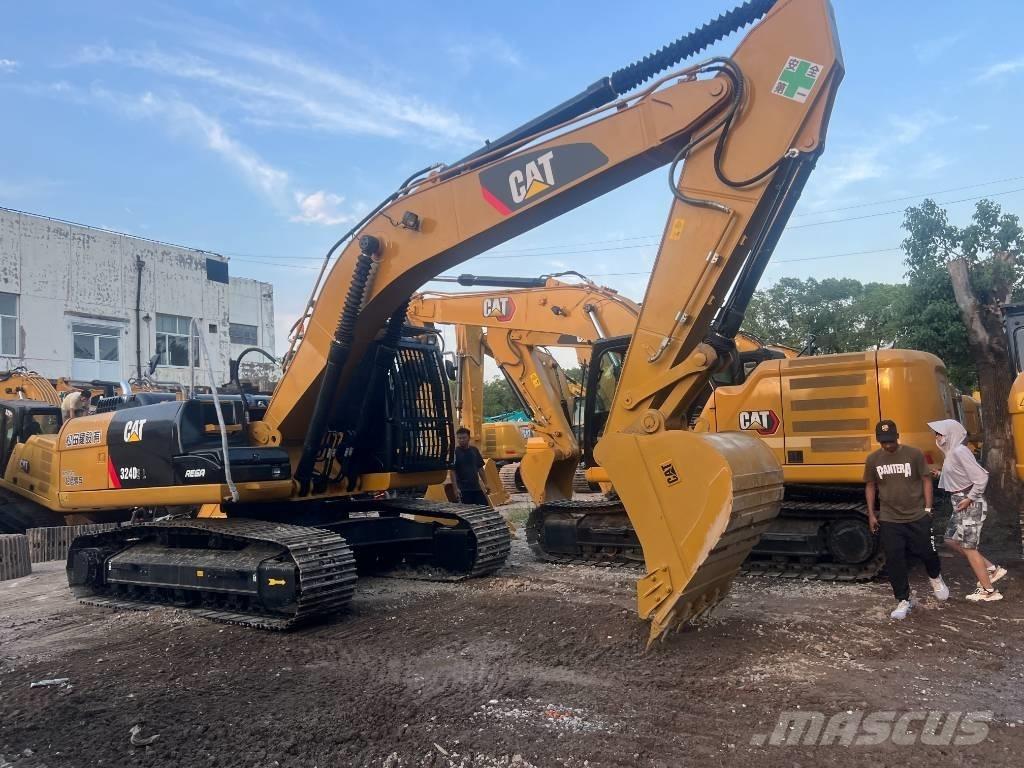 CAT 324 D L حفارات زحافة