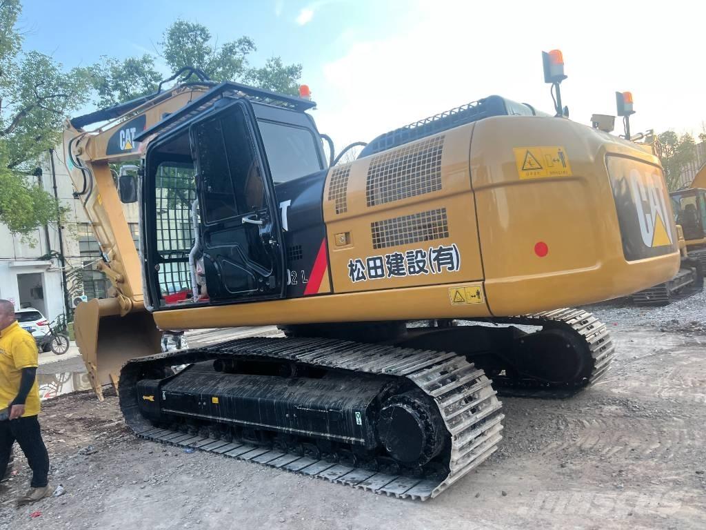 CAT 324 D L حفارات زحافة