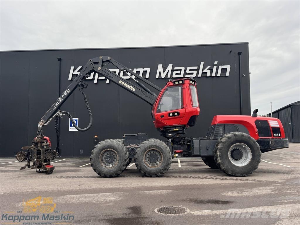 Komatsu 951 حصادات