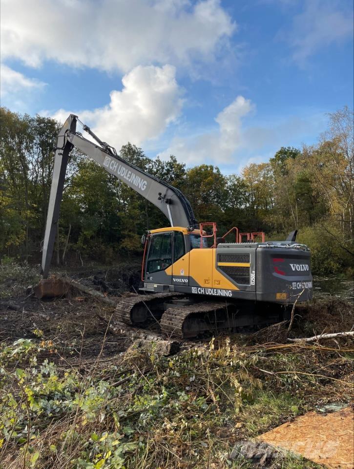 Volvo 250E LR حفارات زحافة