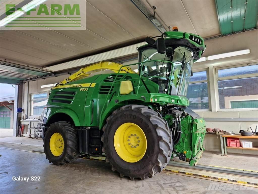 John Deere 8500 علافات ذاتية الدفع