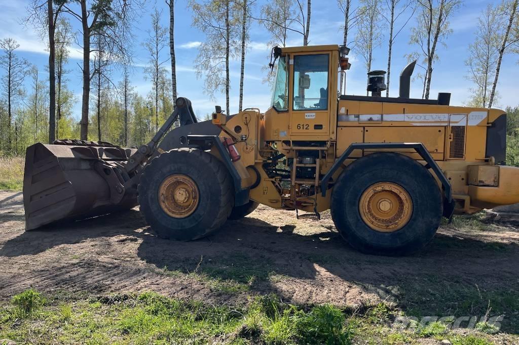 Volvo L 220 لوادر بعجل