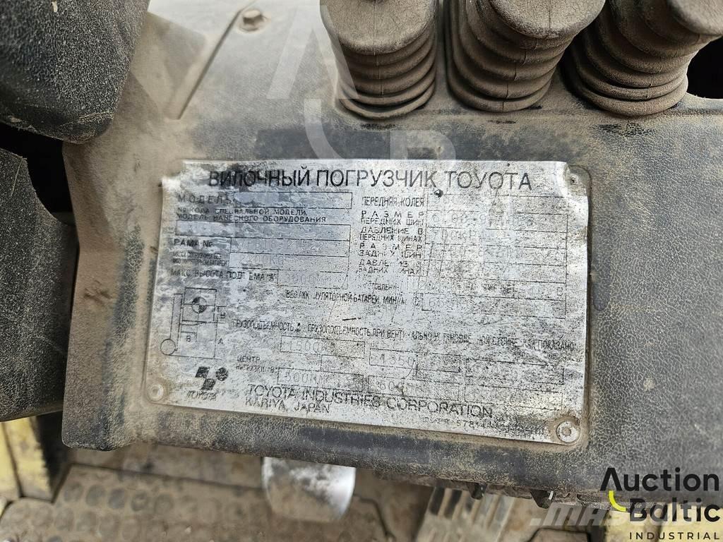 Toyota 7 FB 15 شاحنات ذات رافعات شوكية تعمل بالكهرباء
