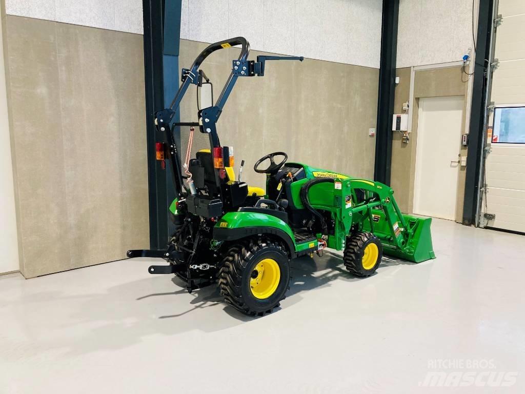 John Deere 1026 R جرارات مدمجة