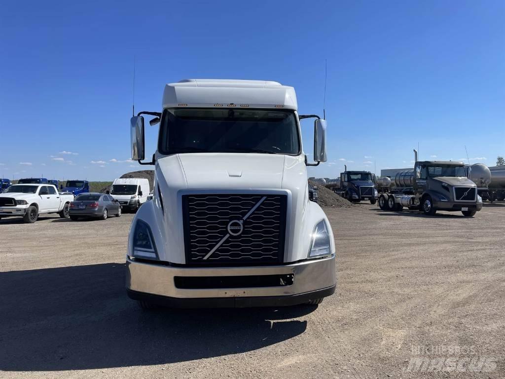 Volvo VNL 740 وحدات الجر