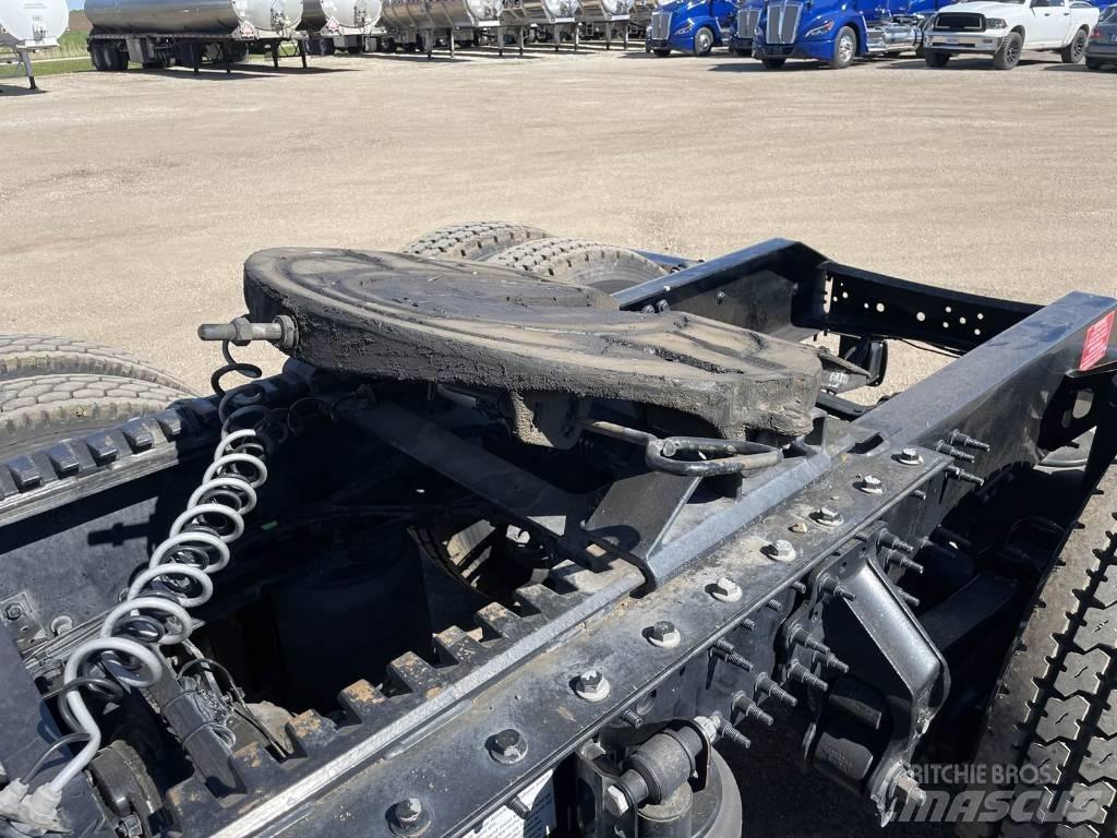Volvo VNL 740 وحدات الجر