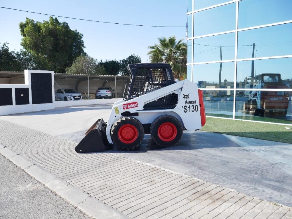 Bobcat S 130 لوادر انزلاقية التوجيه