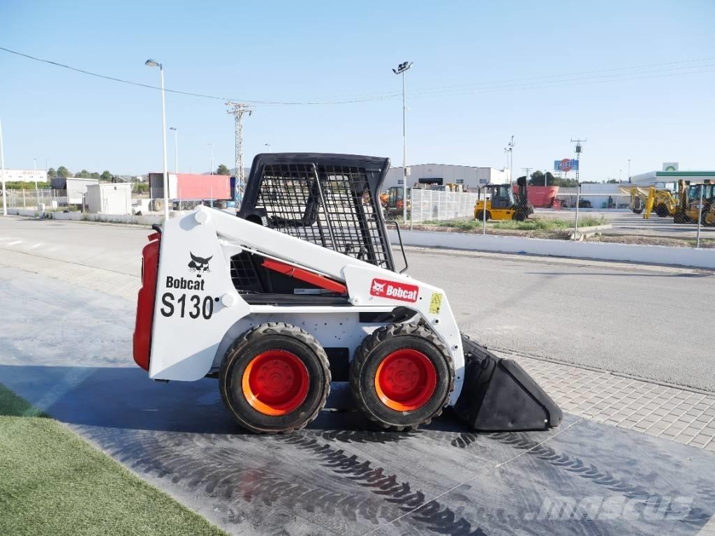 Bobcat S 130 لوادر انزلاقية التوجيه