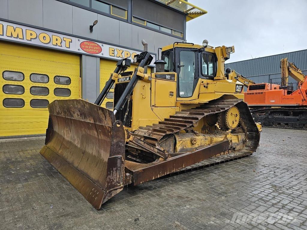 CAT D6T بلدوزرات مجنزرة