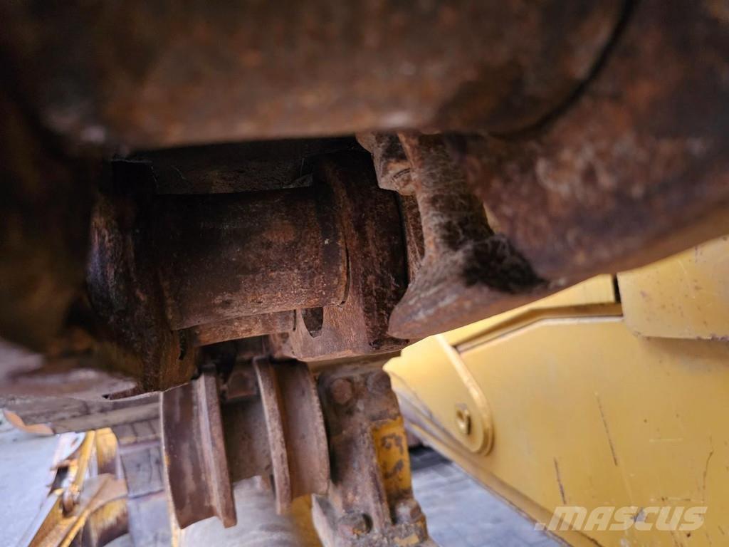 CAT D6T بلدوزرات مجنزرة