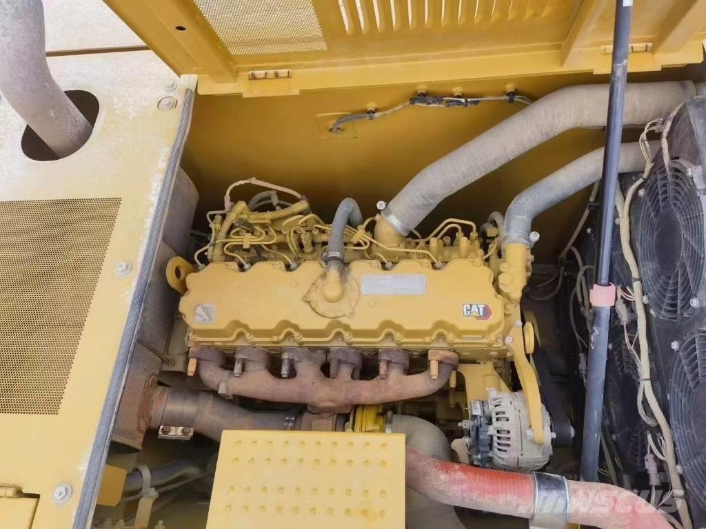 CAT 330GC حفارات زحافة