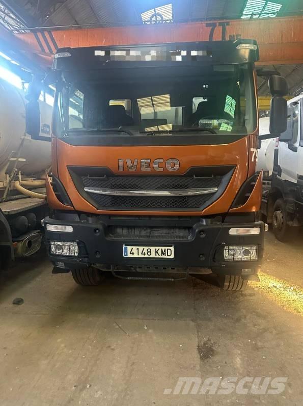 Iveco Hormigonera مضخات خرسانة