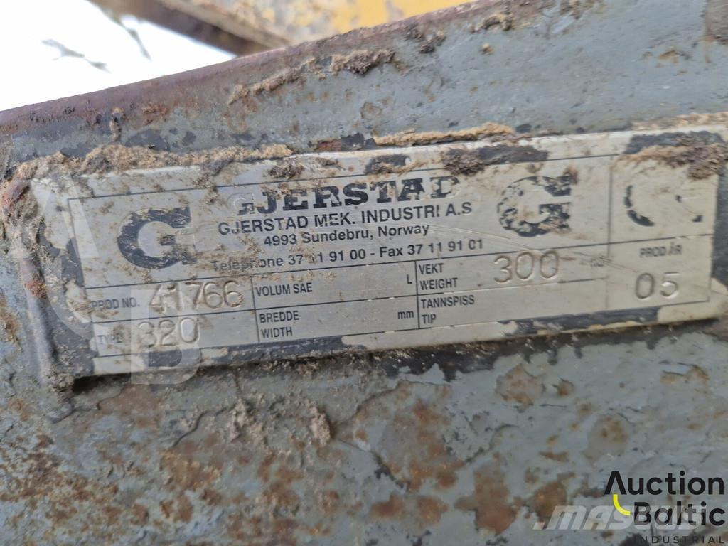 CAT 321 C LCR حفارات زحافة