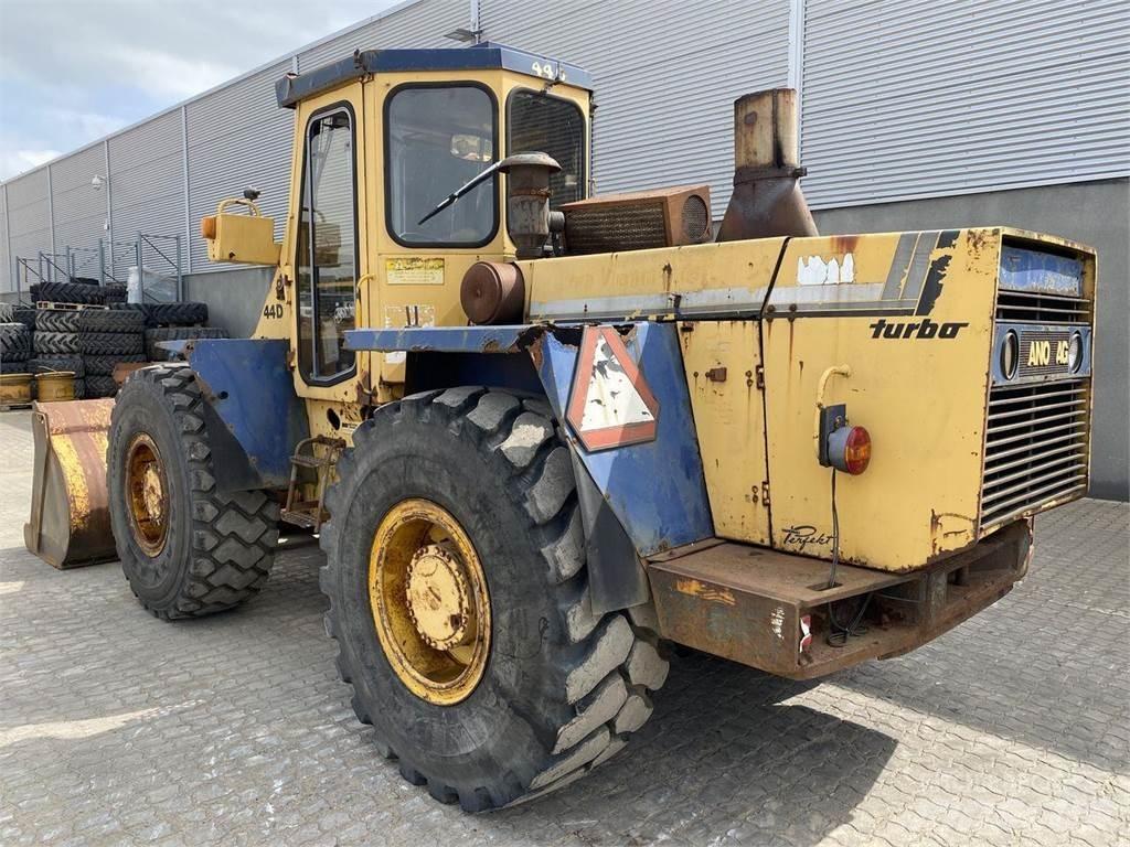 Hanomag 44D لوادر بعجل