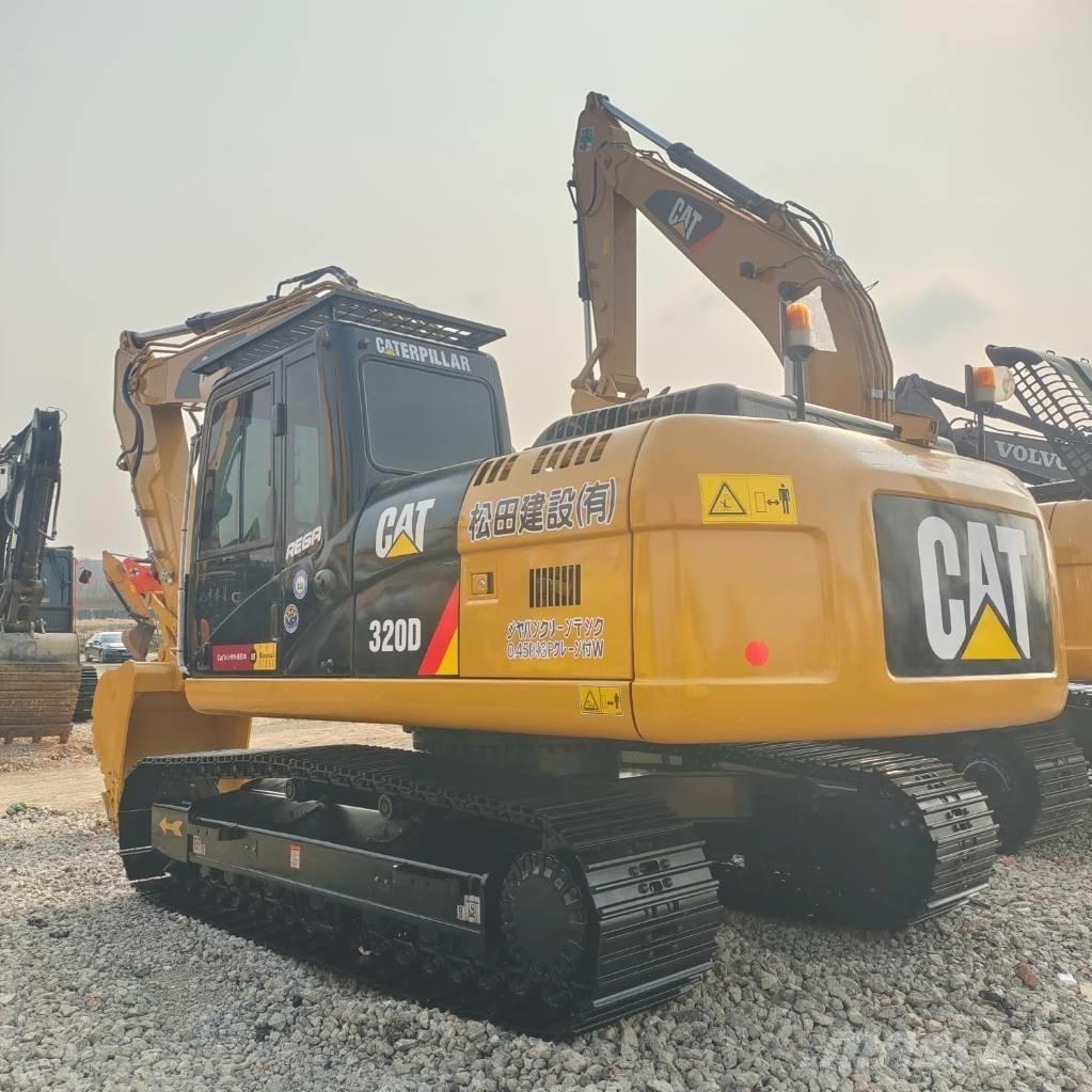 CAT 320 D حفارات زحافة