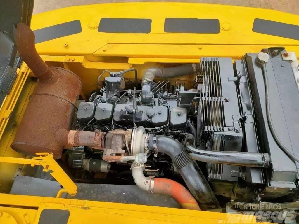 Komatsu pc220-7 حفارات زحافة