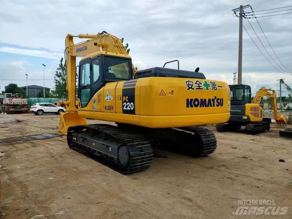 Komatsu pc220-7 حفارات زحافة