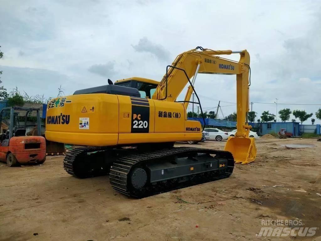 Komatsu pc220-7 حفارات زحافة