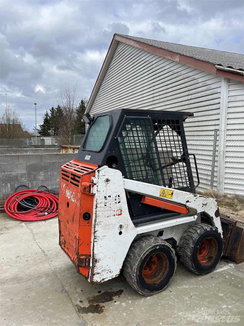 Bobcat 463 لوادر انزلاقية التوجيه