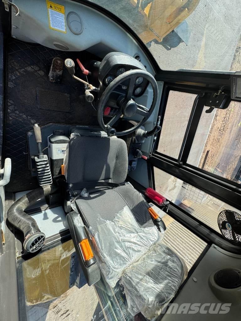 HZM 825 لوادر بعجل