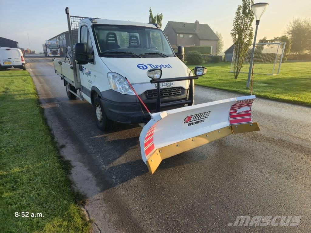 Iveco daily 35 s17 شاحنات خفيفة/مفصلية الجوانب