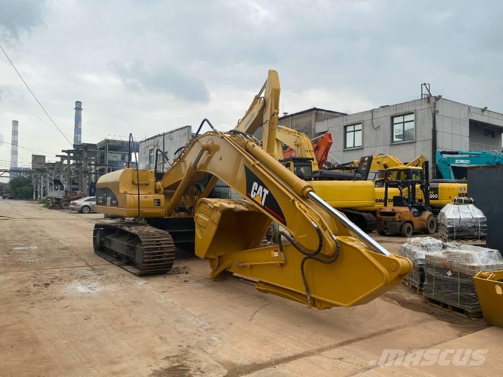 CAT 320 C حفارات زحافة