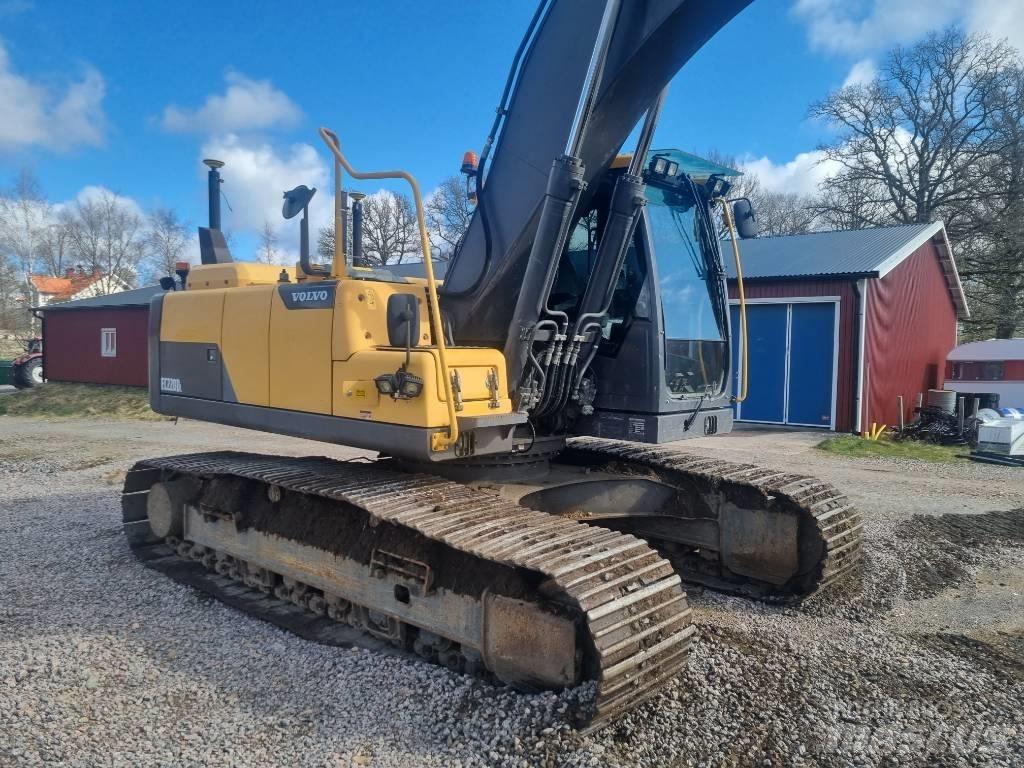 Volvo EC 220 DL حفارات زحافة
