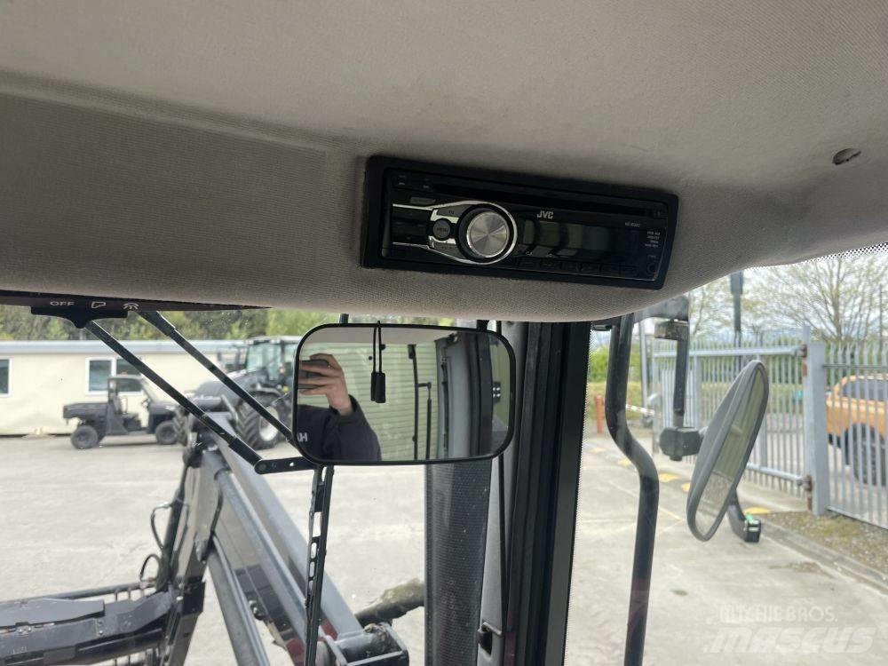 Valtra A 83 الجرارات