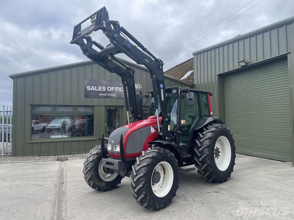 Valtra A 83 الجرارات