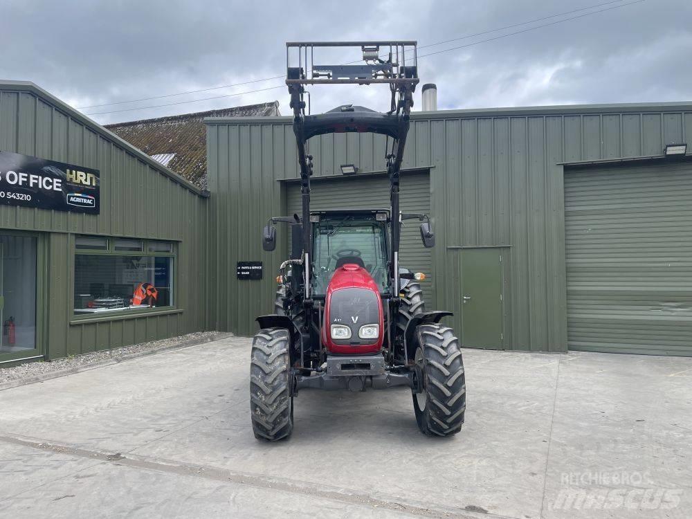 Valtra A 83 الجرارات
