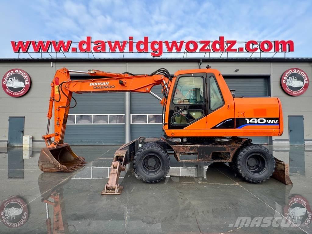 Doosan SOLAR 140W-V حفارات بعجل