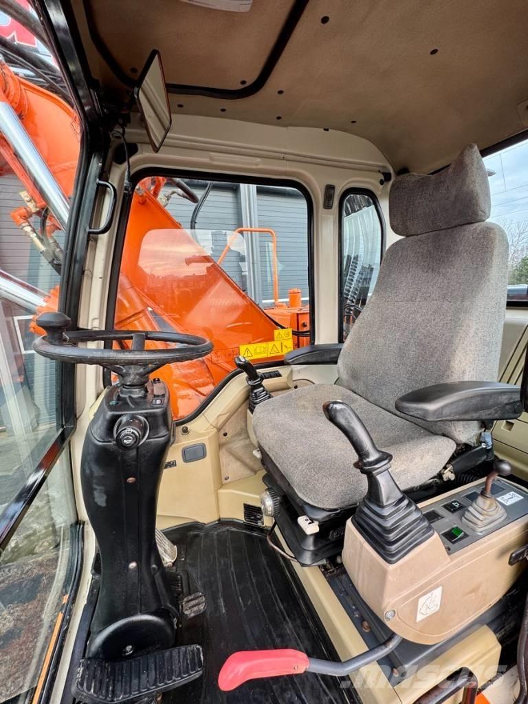 Doosan SOLAR 140W-V حفارات بعجل