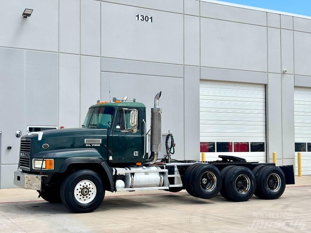 Mack CL 713 وحدات الجر