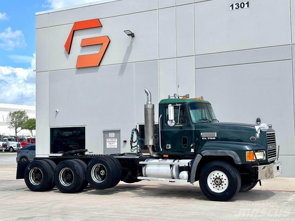 Mack CL 713 وحدات الجر