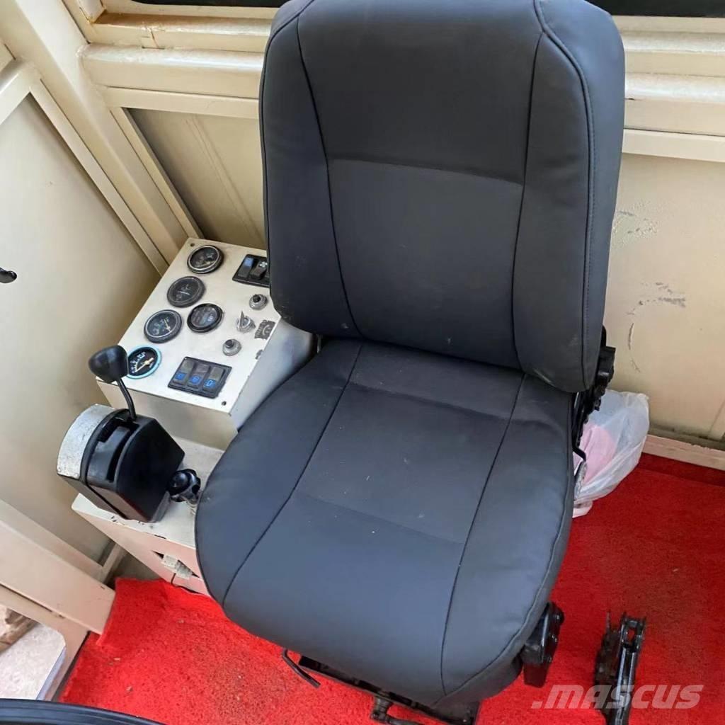 CAT 140 H معدات تمهيد الطرق