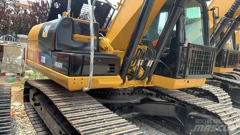 CAT 320 D حفارات زحافة