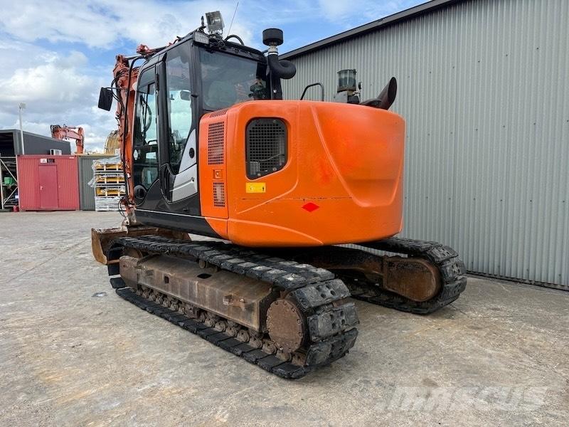 Hitachi ZX 135 US-5B حفارات زحافة