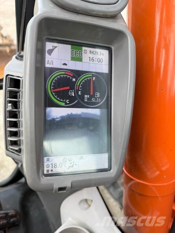 Hitachi ZX 135 US-5B حفارات زحافة