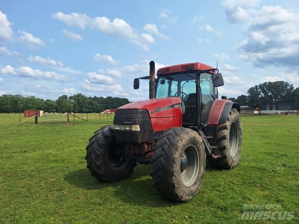 CASE MX135 الجرارات