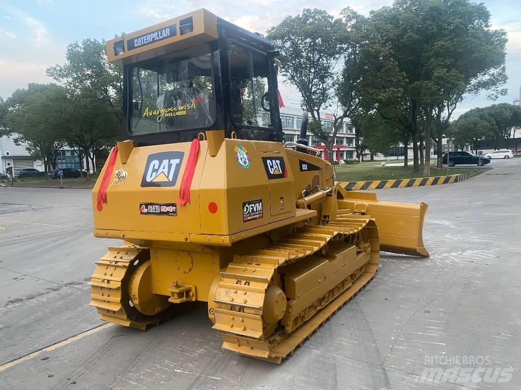 CAT D 5 K 2 LGP بلدوزرات مجنزرة