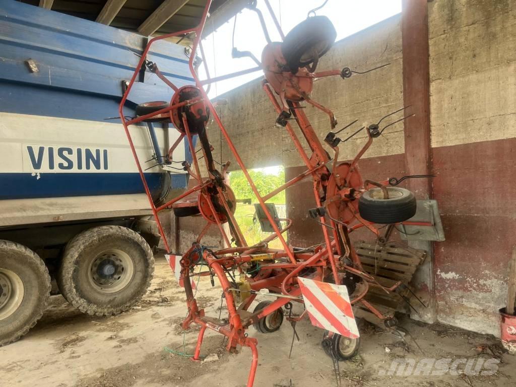 Lely TH 680 مكابس وميبسات التبن