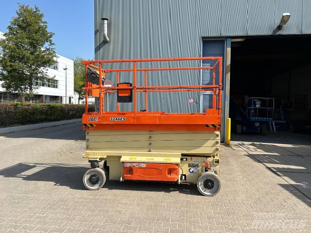 JLG 3246 ES رافعات مقصية الشكل