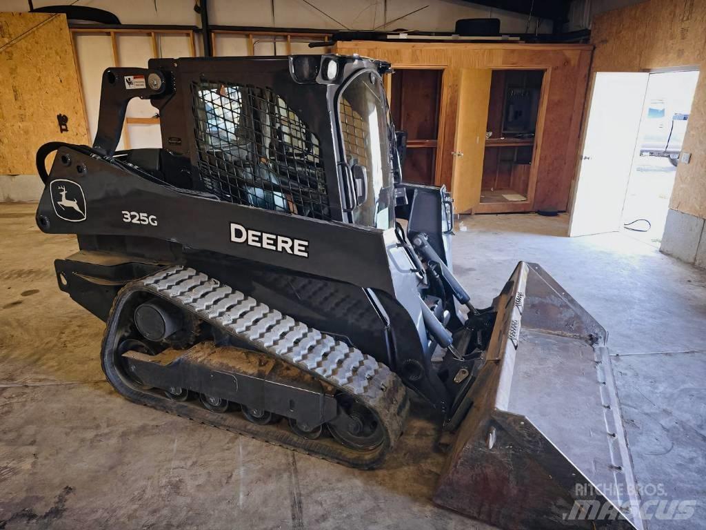John Deere 325 G لوادر انزلاقية التوجيه