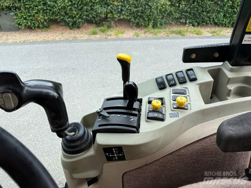 John Deere 3720 جرارات مدمجة