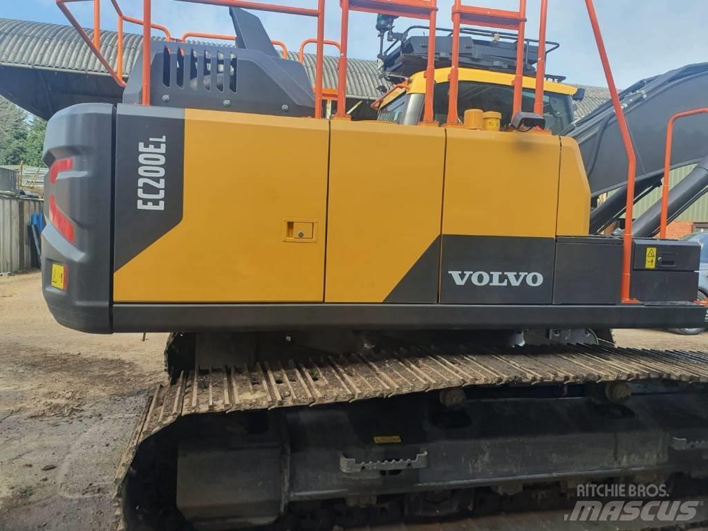 Volvo EC 200EL حفارات زحافة