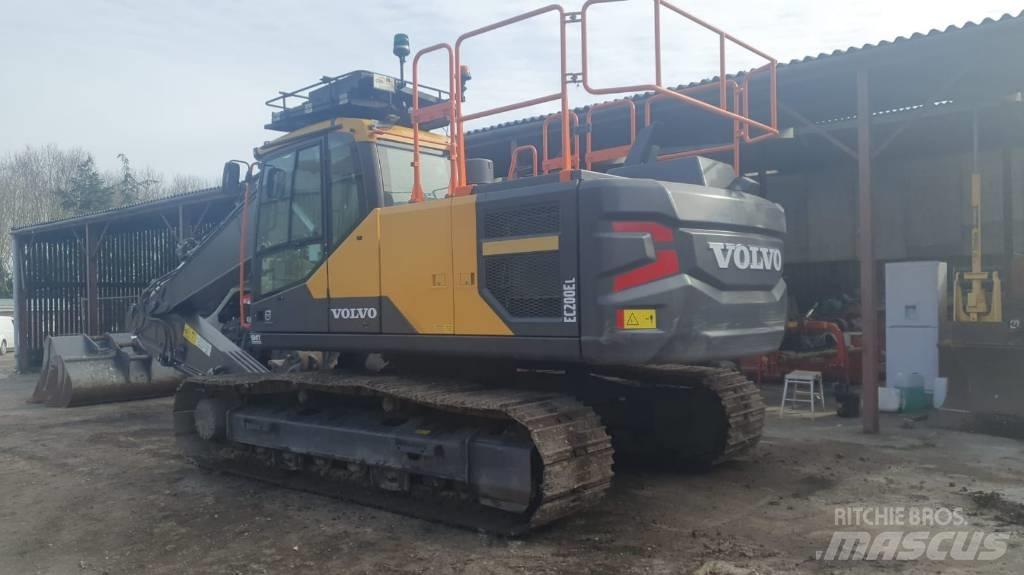 Volvo EC 200EL حفارات زحافة